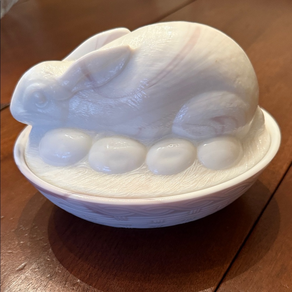 Large FENTON Bunny on Nest